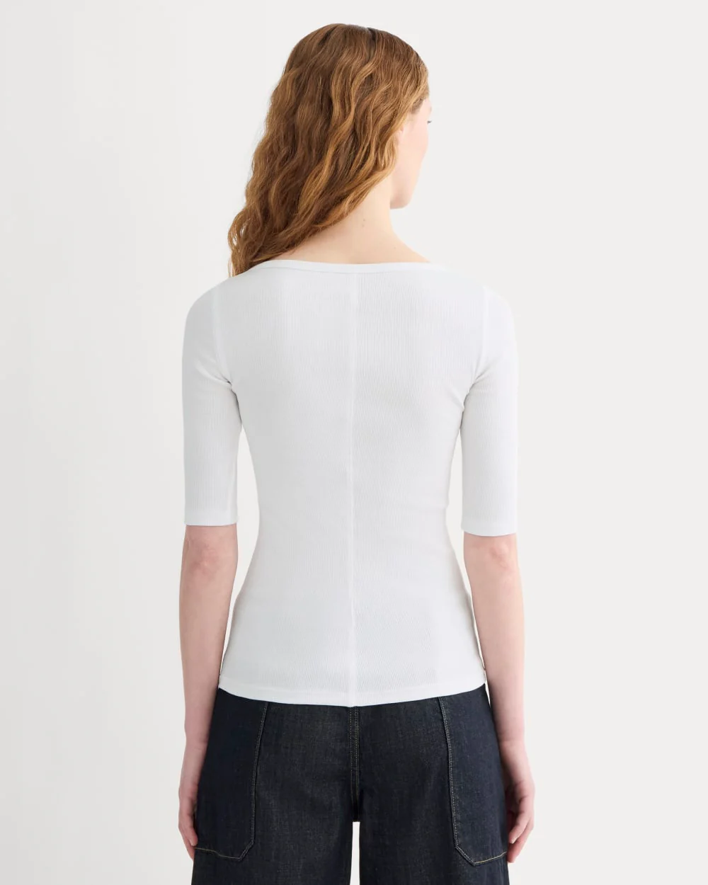 Le T-shirt à col en V à rayures luxueuses | Blanc