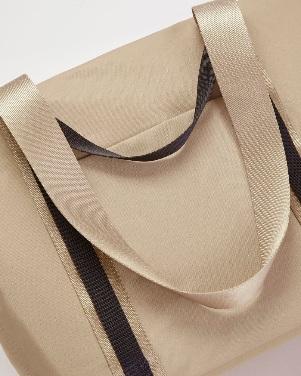 Le sac à main en nylon recyclé | Kaki