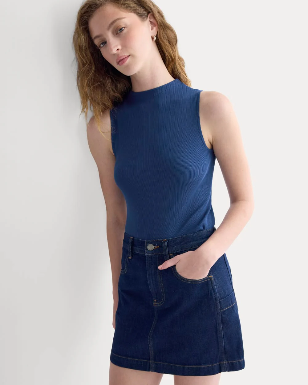 Le haut à col en forme de entonnoir à rayures Luxe | Bleu Estate