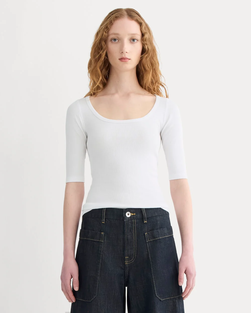 Le T-shirt à col en V à rayures luxueuses | Blanc