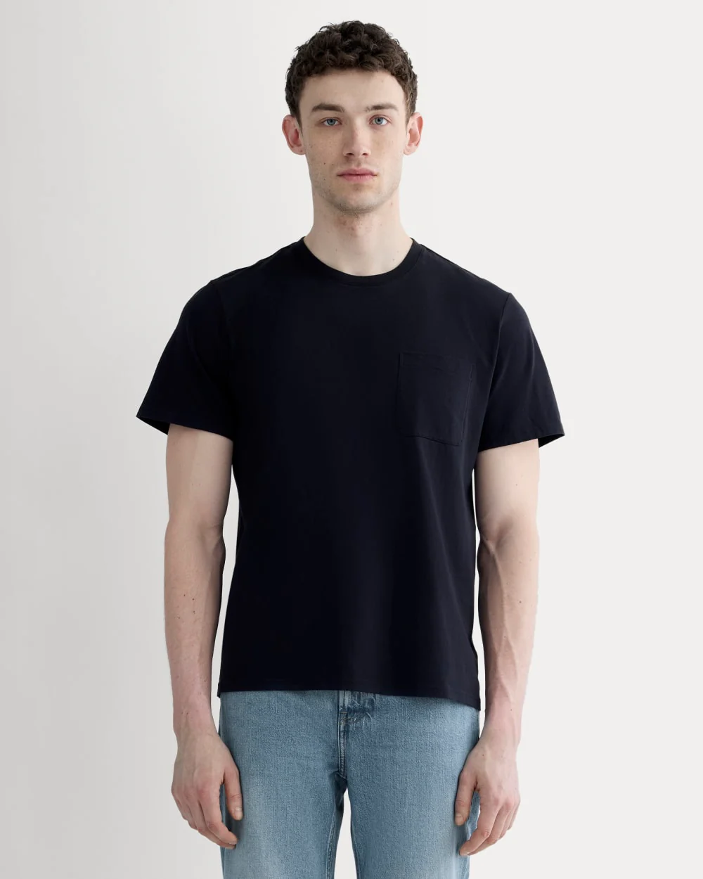 Le T-shirt à poche de poids supérieur | Uniforme | Noir